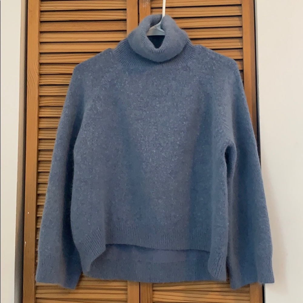 Oversized medium steel blue turtleneck.